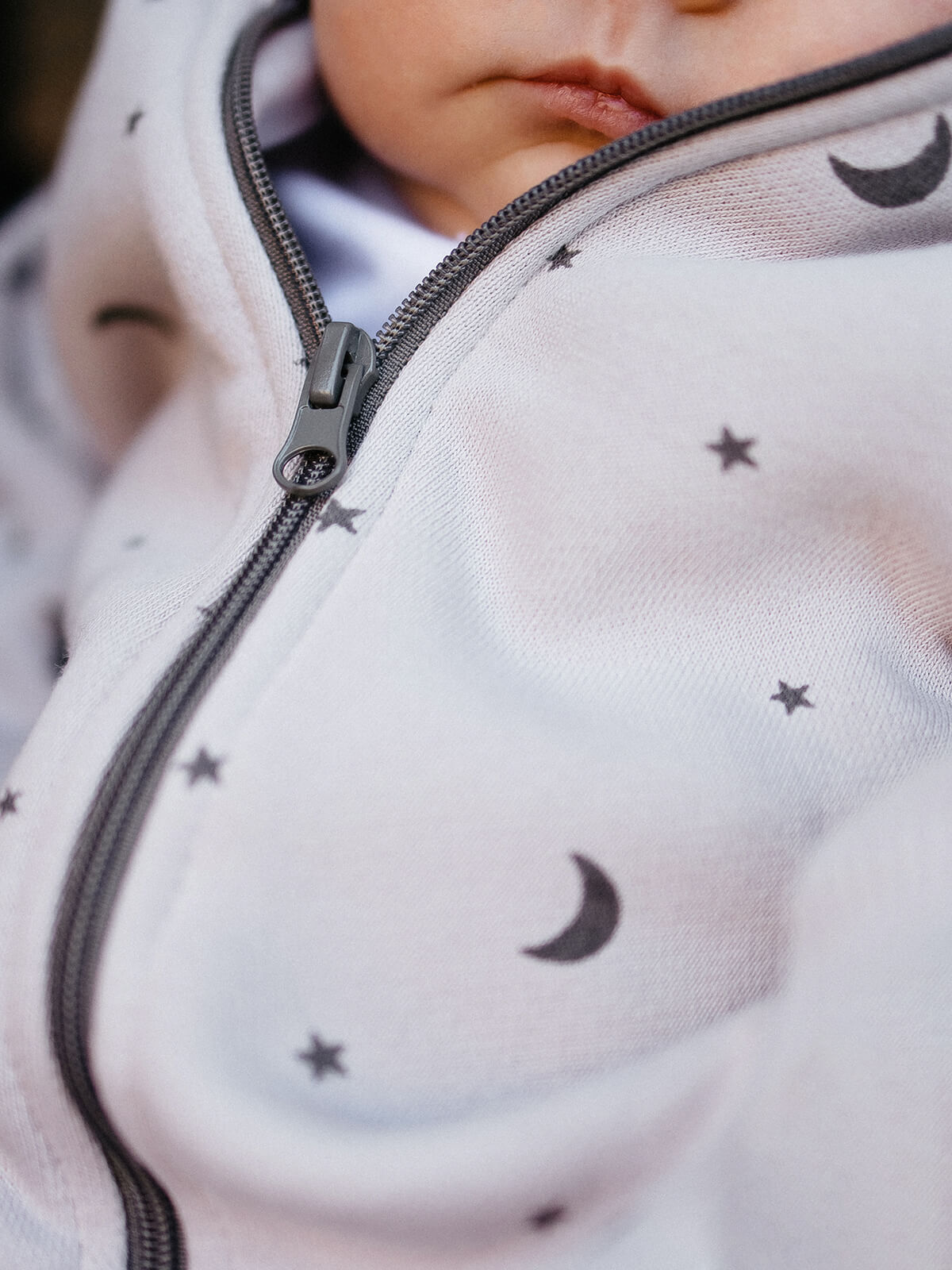 8656106_СОВ__5_ Утеплённый комбинезон с капюшоном Mjolk White Sand Moons с закрытой ножкой 4