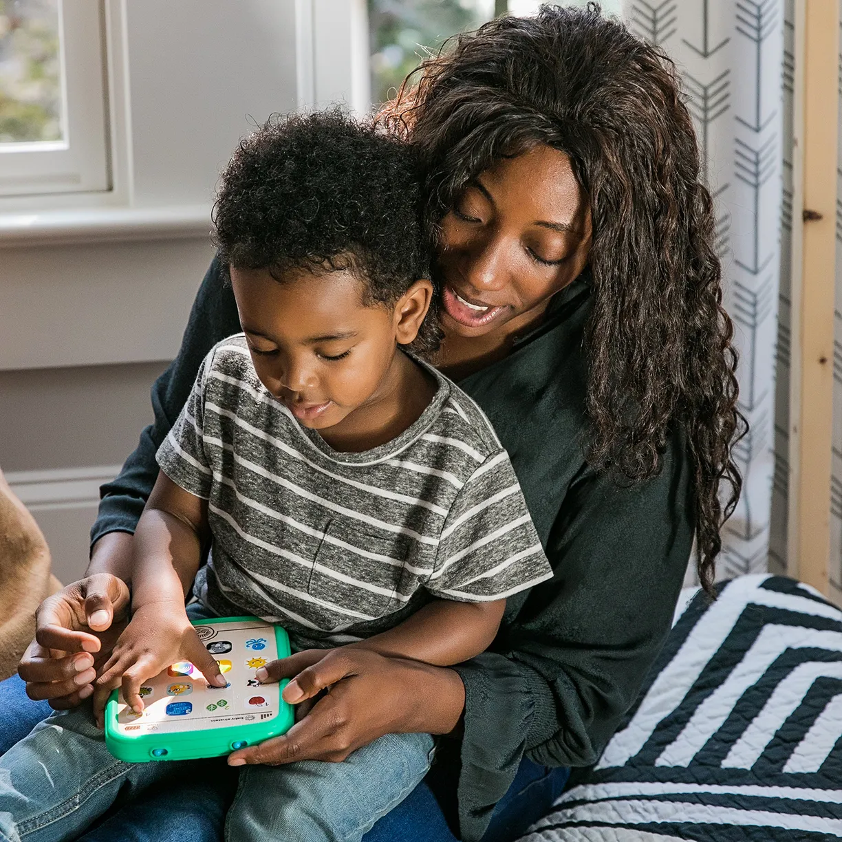 30zQ7iqKN6AAGW4EY8FsUkTX3PPP6hWajOYSew7luTY= Музыкальная игрушка Hape развивающая, сенсорная "Планшет" 7