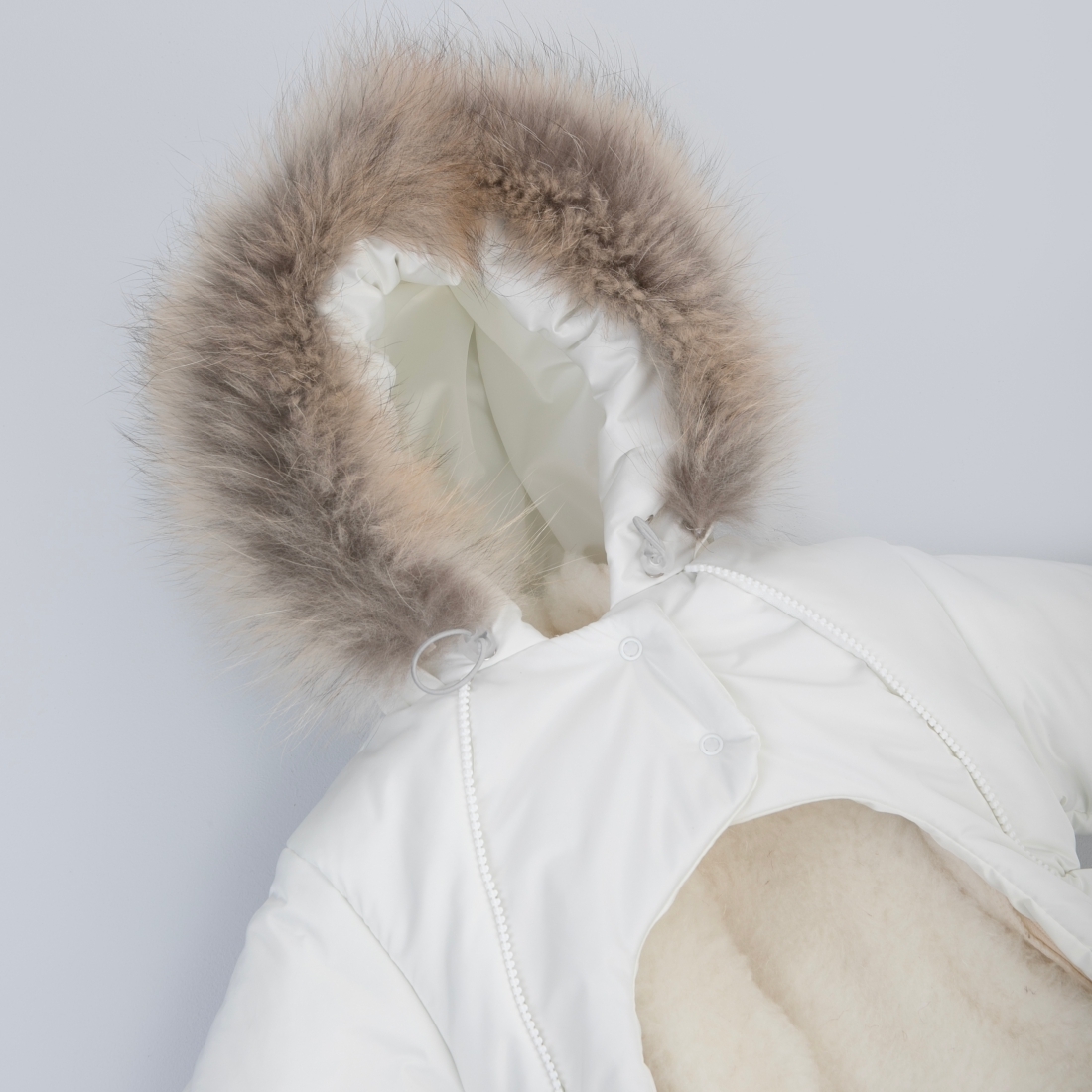 6658314303_optsite74d74e58-27b5-11ef-86dd-ae6fa527748e Комбинезон-трансформер Швейная Династия "Орсетто", с опушкой, с отворотами, 3 сезона 6