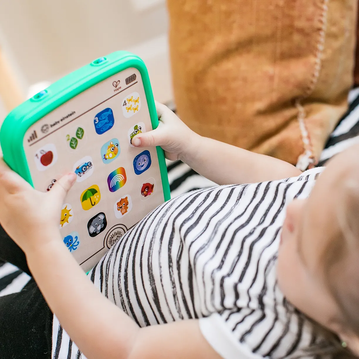 cnUamcrLSKCS8yV2OpvR6GJlrJQ0kX2MiduMQzmn_LA= Музыкальная игрушка Hape развивающая, сенсорная "Планшет" 5