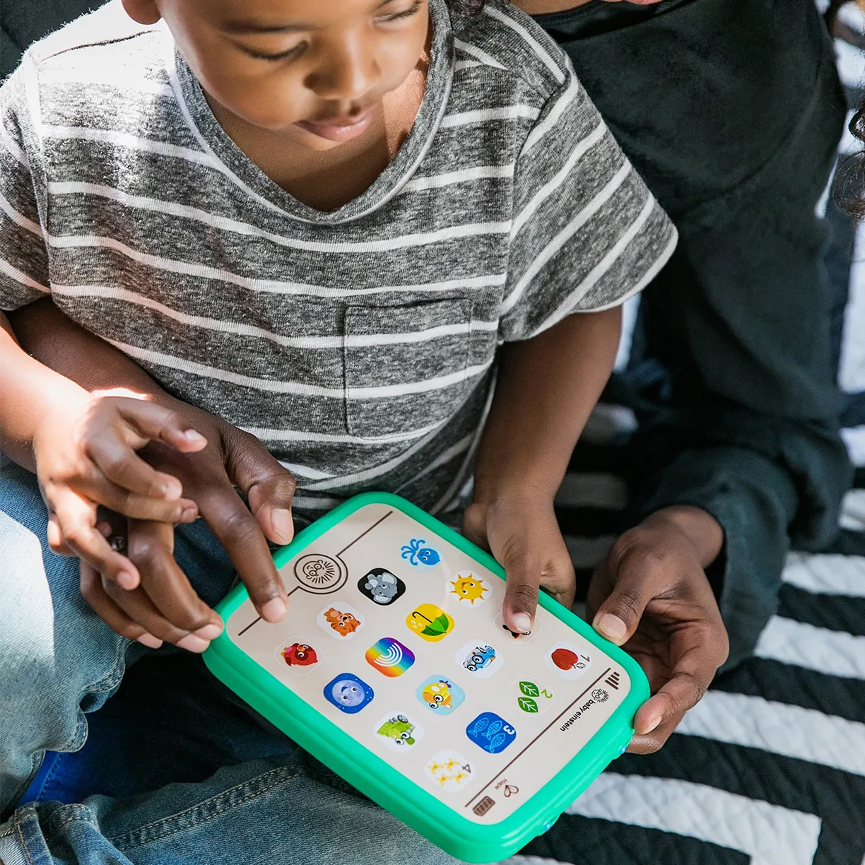 HX-PxBp0YXyNDwmmQmq8y8xRfxcdoB30p5brTYyWO4w= Музыкальная игрушка Hape развивающая, сенсорная "Планшет" 4