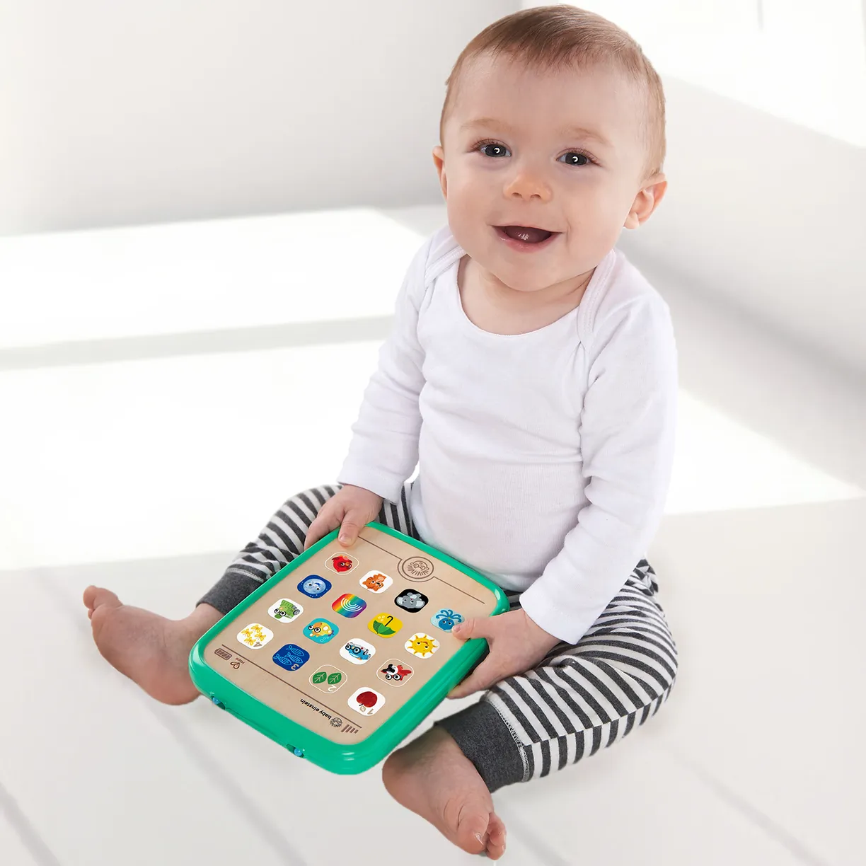 S8ua3JfAyxW2ubYbaMafQGFX6FVLjbFF0HyHQFN0Qe4= Музыкальная игрушка Hape развивающая, сенсорная "Планшет" 8