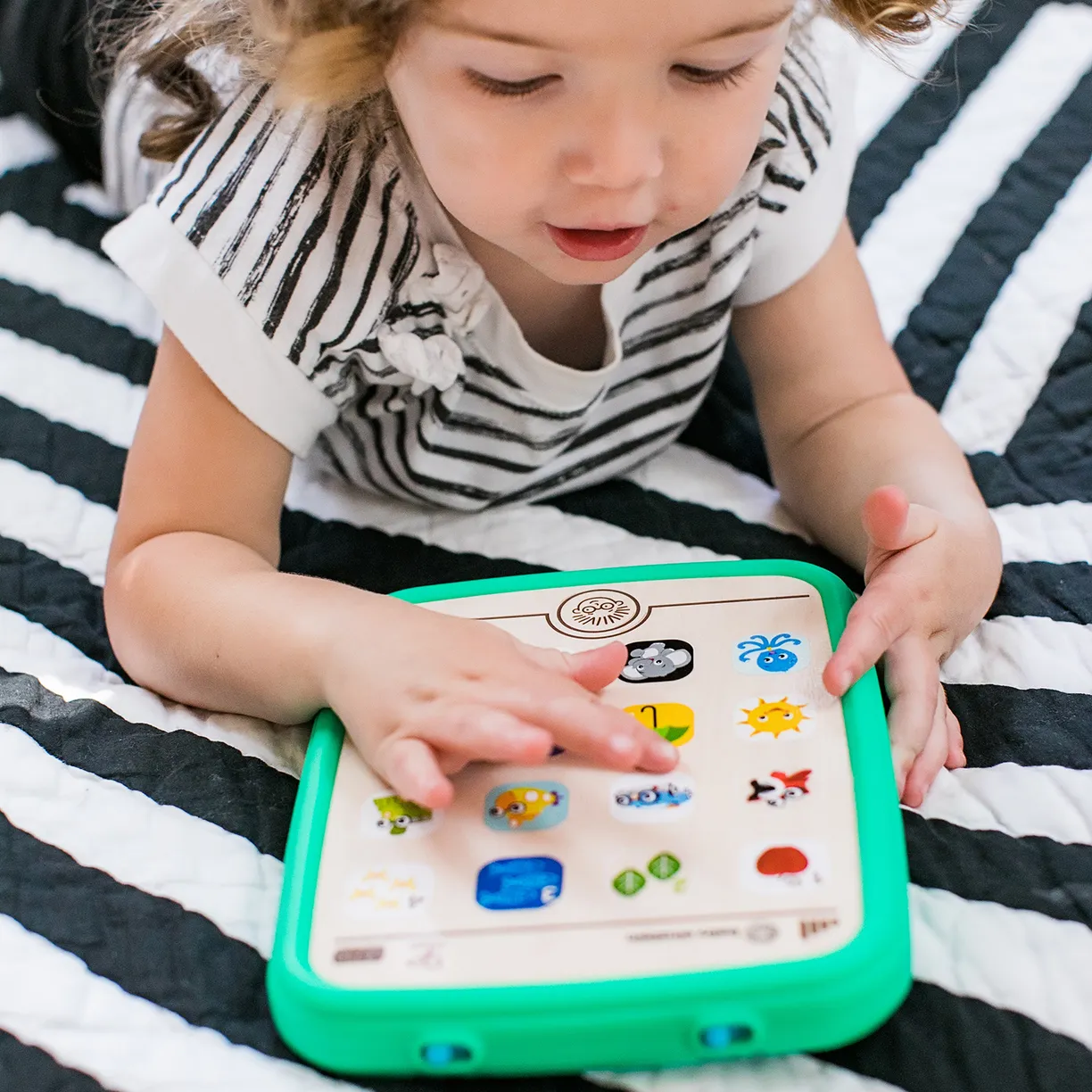 UMyDNC3l8b354iruuQX3EWqZ8TVrNfnbd-zz5icQdXE= Музыкальная игрушка Hape развивающая, сенсорная "Планшет" 2