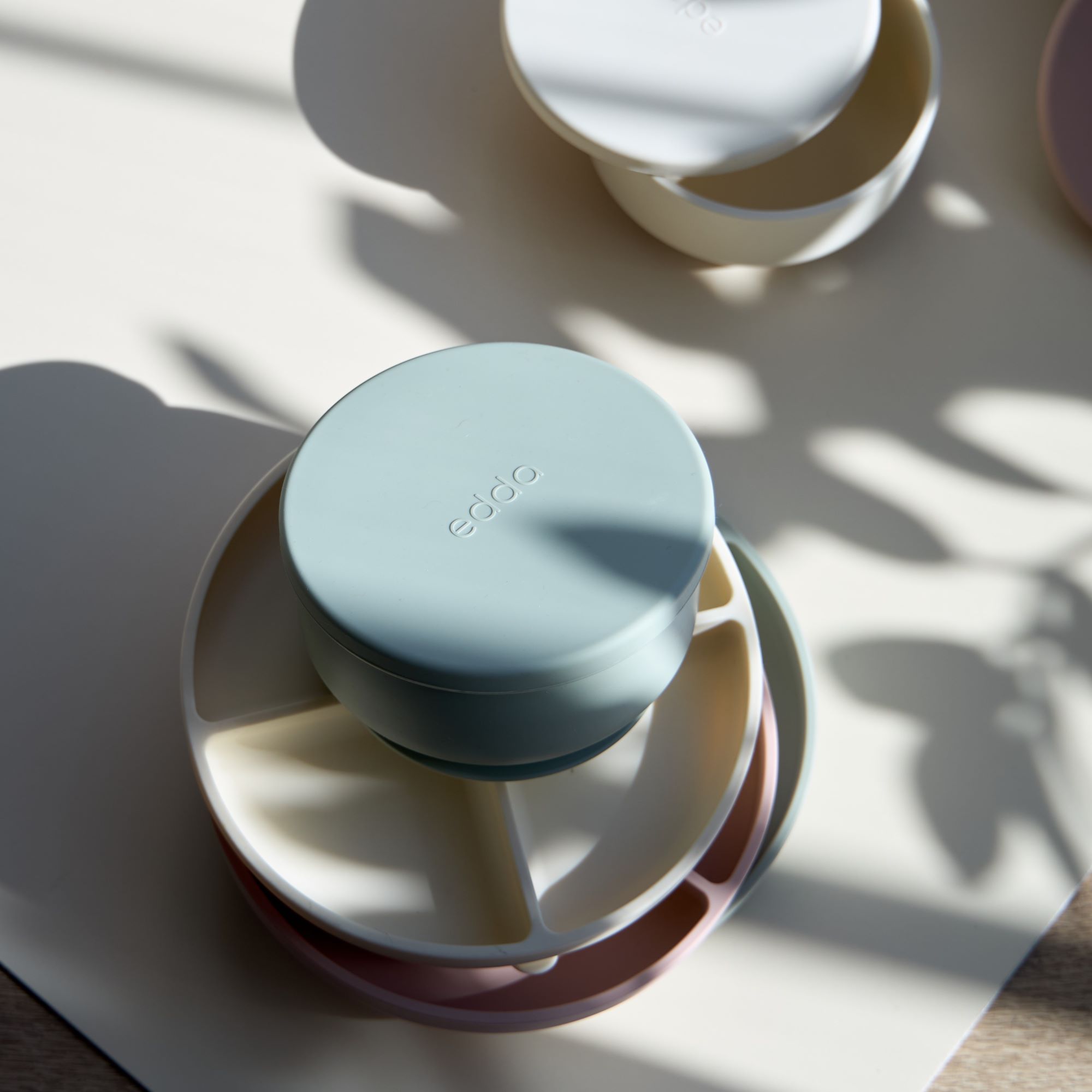 7 (4) Силиконовая миска на присоске с крышкой Edda, Пломбир 2